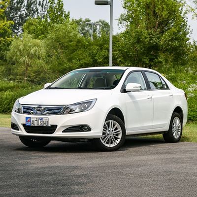 Auto elettrica SUV Auto di seconda mano BYD Serie E5 480KM Distanza tra le ruote 2660 Max velocità 130km/h