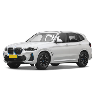 Una batteria da 80 kWh, una 2022 iX3 SUV con motore singolo e 500 km di autonomia.